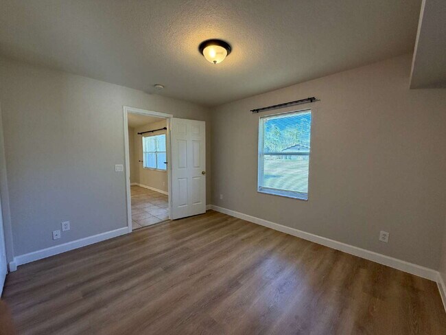 Building Photo - Spacious 4 bedroom in North Port