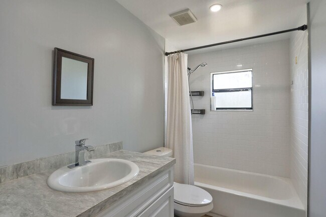 Building Photo - 6052 Lace Wood Cir