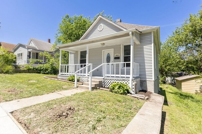 Building Photo - Remodeled 2-Bedroom Bungalow with Spacious Yard & 1-Car Basement Garage