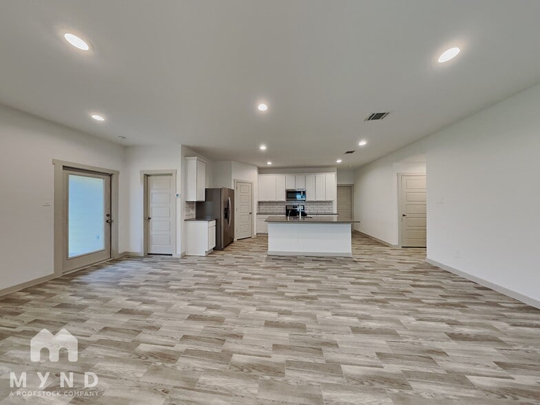 Building Photo - 7815 Cattleman Vly Dr