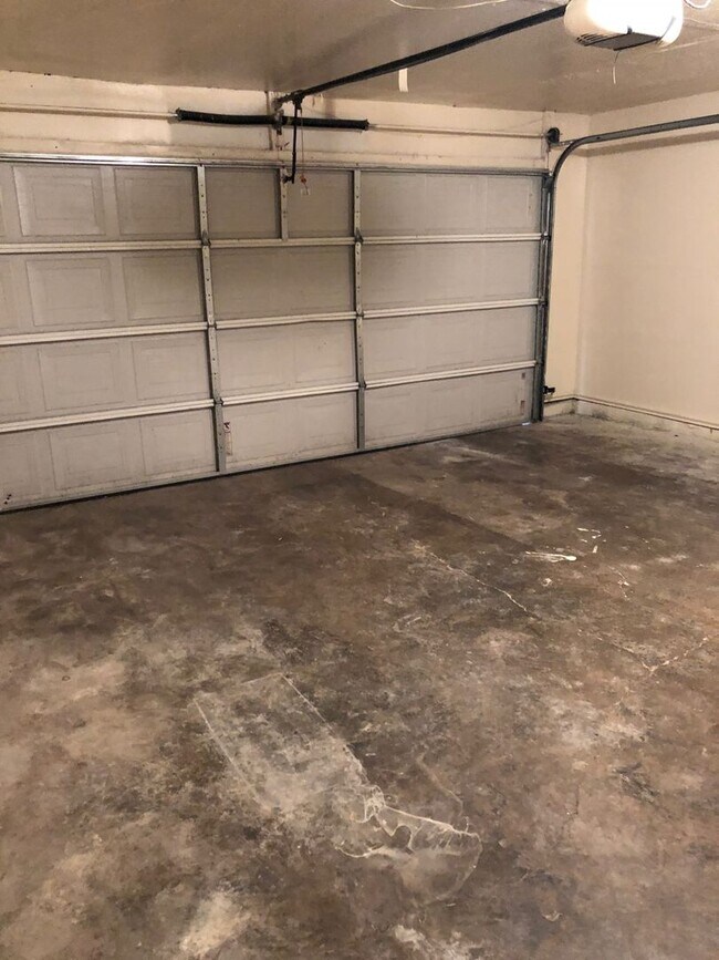 Building Photo - Great Home for Rent NE Jax, near soccer fields - quiet neighborhood, great for family