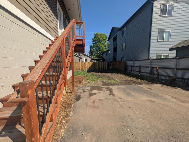 Building Photo - Modern One-Bedroom Above-Garage Apartment in Central Missoula