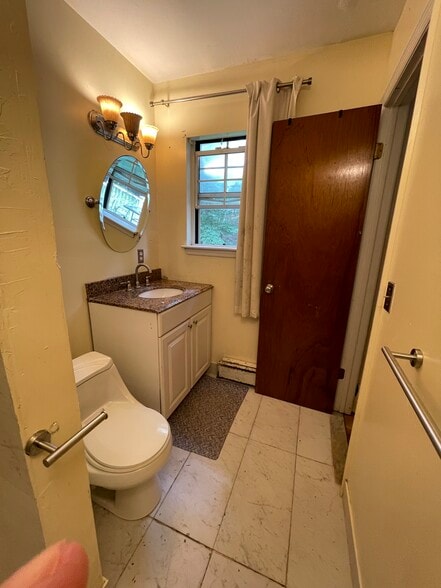 Building Photo - 257 Lake Rd