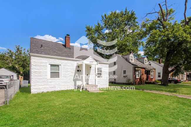 Building Photo - 1947 Glenridge Dr