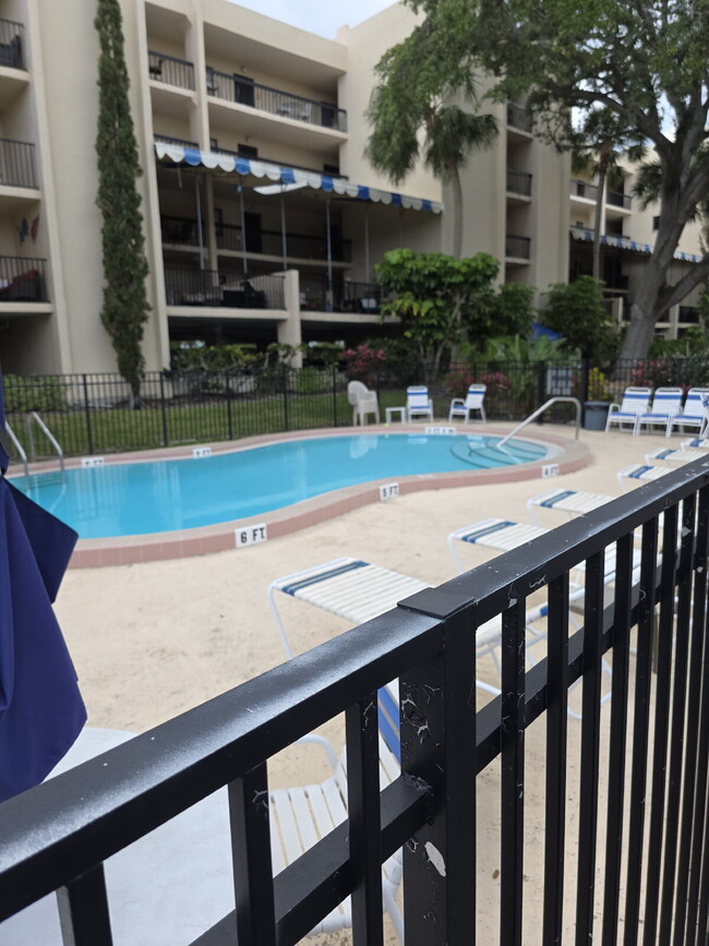 Building Photo - Condo For Rent in Tarpon Point
