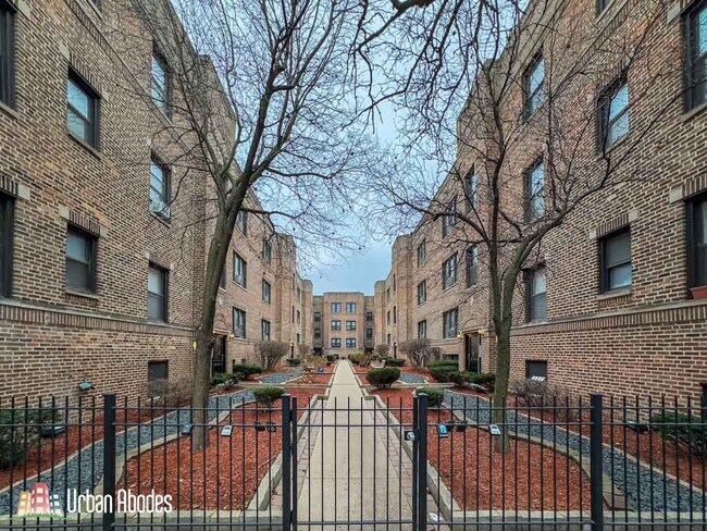 Building Photo - 3748 N Pine Grove Ave