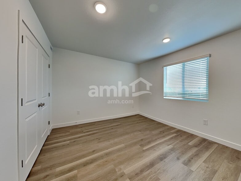 Building Photo - 9746 W Luxton Ln