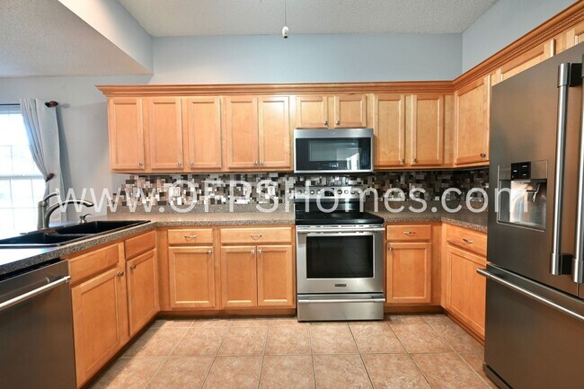 Building Photo - 933 Scenic Oak Ln