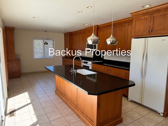 Building Photo - Wonderful four-bedroom corner lot home in South Salinas