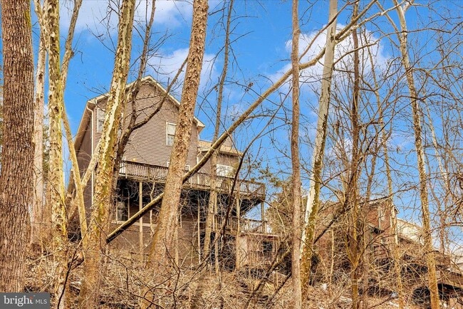 Building Photo - 6976 Meadowpoint Terrace