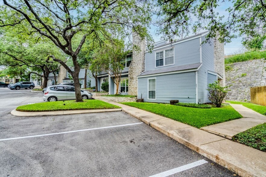 Building Photo - 6901 Old Quarry Ln