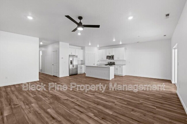 Building Photo - 15307 Cloud Crst Ave