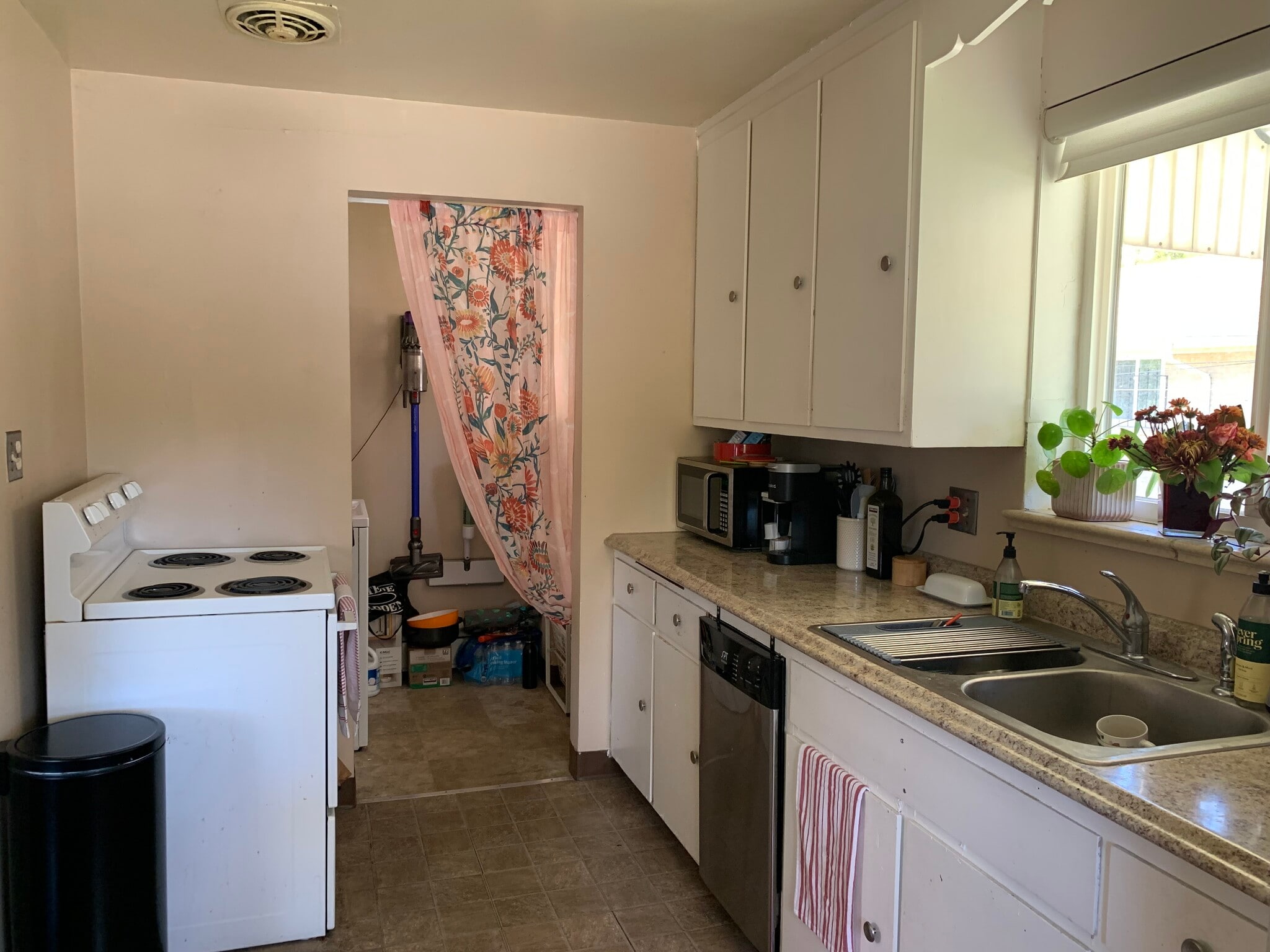 Building Photo - 3915 W 23rd Ave