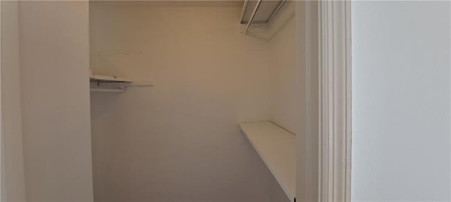 Building Photo - 3307 York Pl