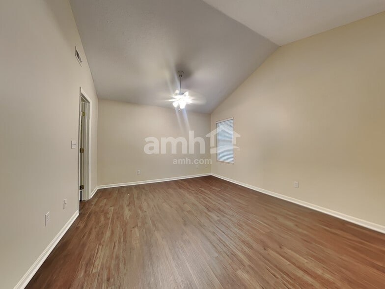 Building Photo - 682 Whippoorwill Dr