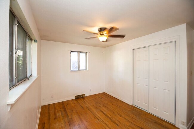 Building Photo - Charming 4 Bedroom, 1.75 Bath Brick Ranch Near Old Town!