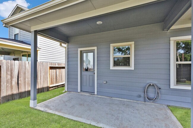Building Photo - 25711 Hickory Pecan Trl