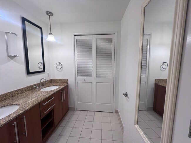 Building Photo - Epic REA - Spacious & Open floor plan 1BR +1BA in the Rincon Hill neighborhood