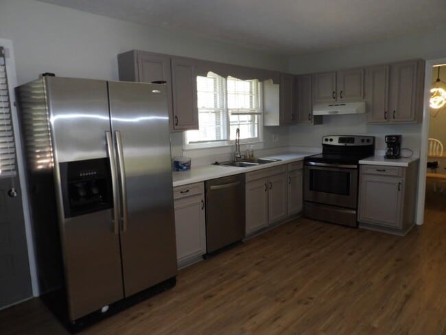 Building Photo - 917 9th Ave S