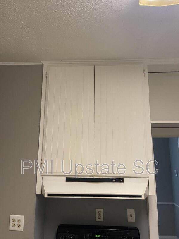 Building Photo - 181 N Fairview Ave