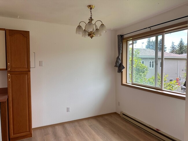 Building Photo - 895 Linda Ct