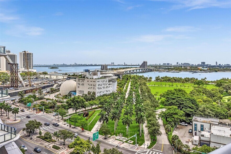 Building Photo - 900 Biscayne Blvd