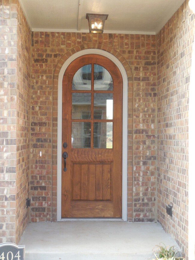 Building Photo - Two Bedroom, Two Bathroom w Study Home  in...