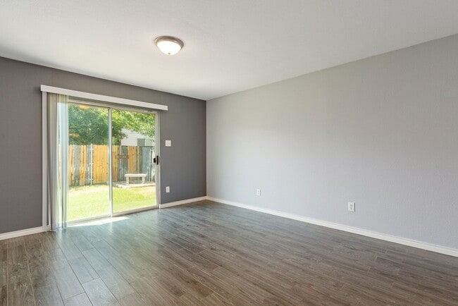 Building Photo - 4908 Meadow Trails Dr