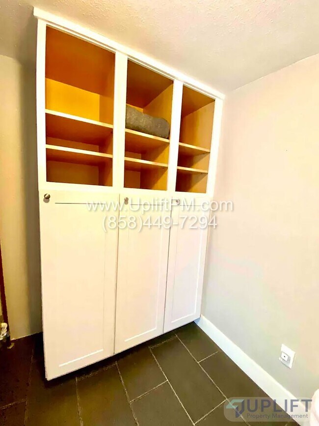 Building Photo - 36th (3637-3639)