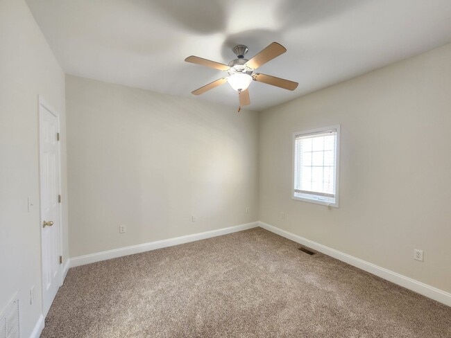 Building Photo - Weaverville Rental!
