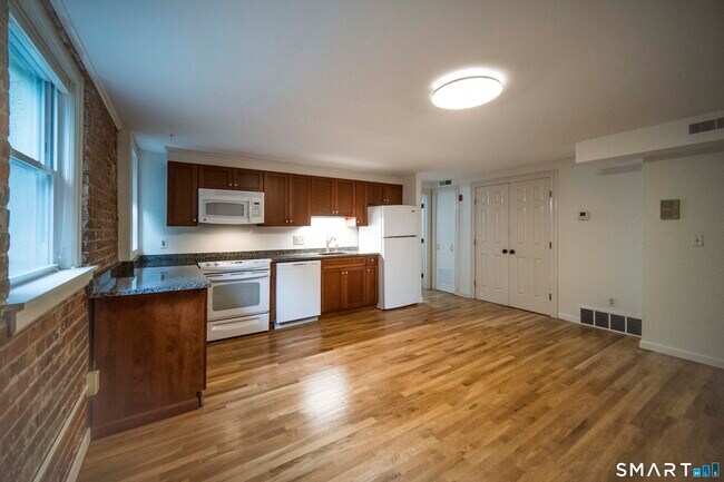 Building Photo - 440 Prospect St