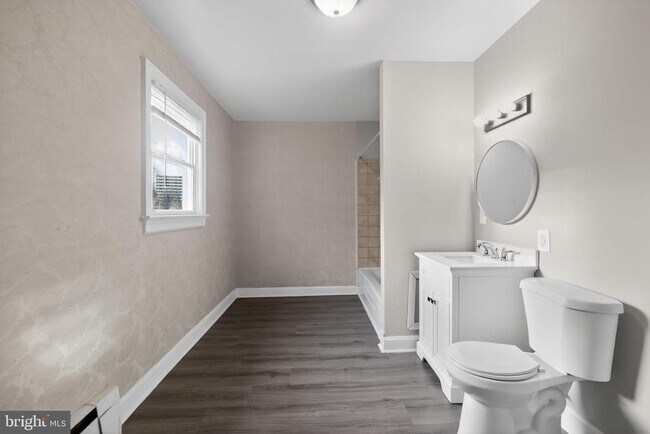 Building Photo - 141 S Locust St