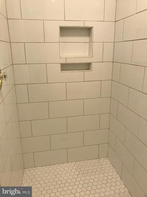 Building Photo - 539 Tschiffely Square Rd