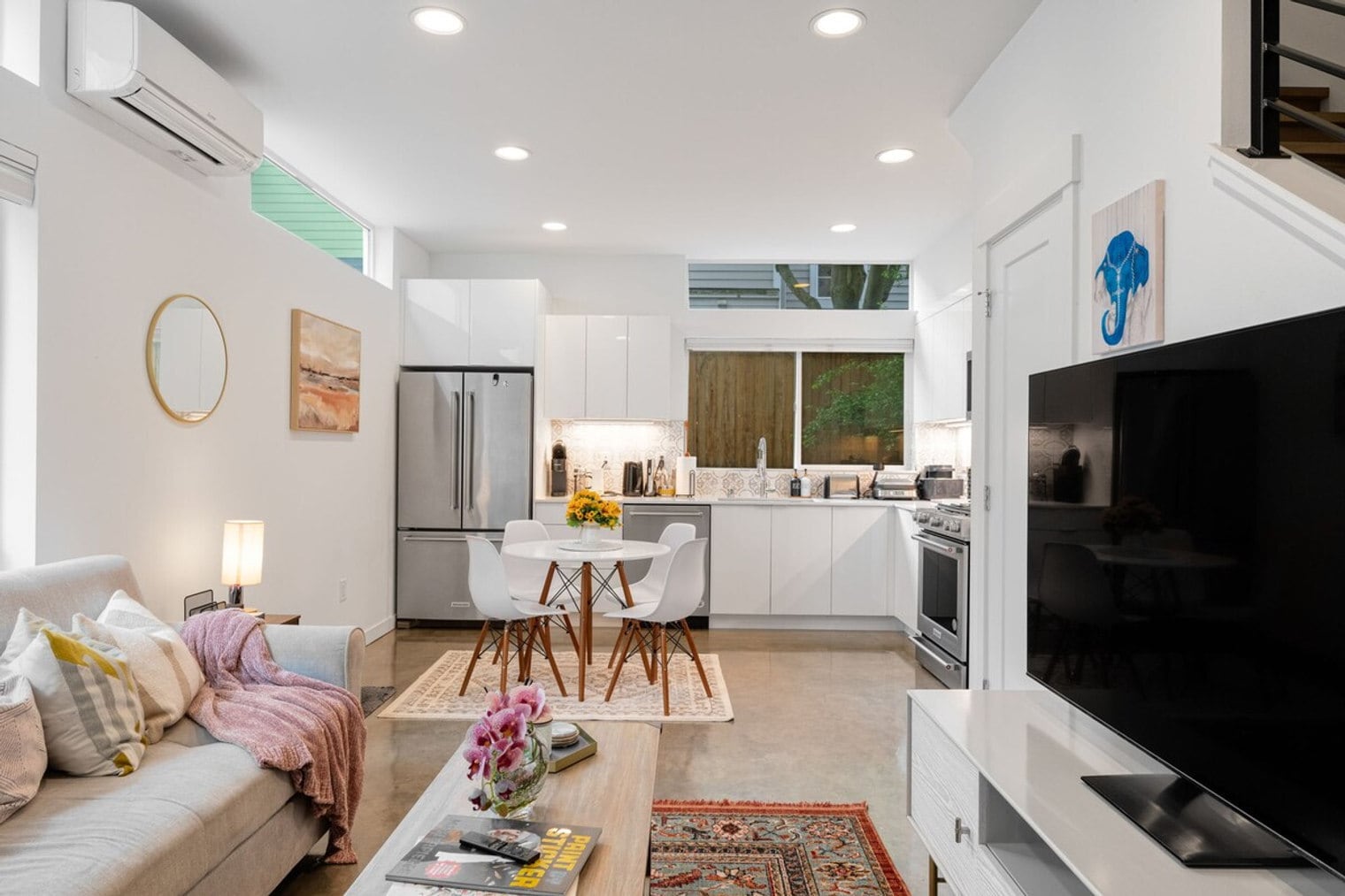 Building Photo - 620D 10th Ave E