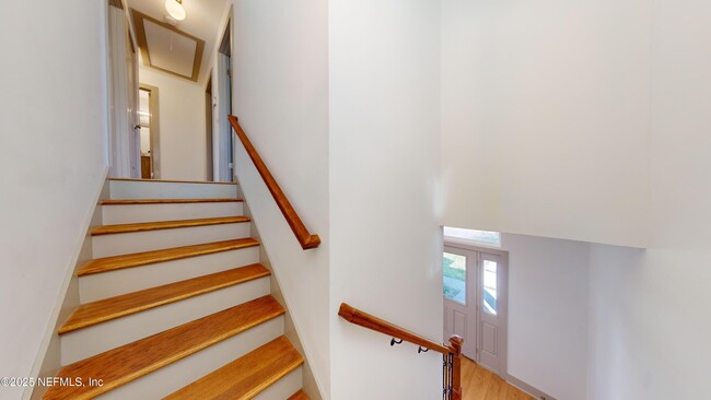 Building Photo - 966 Ingleside Ave