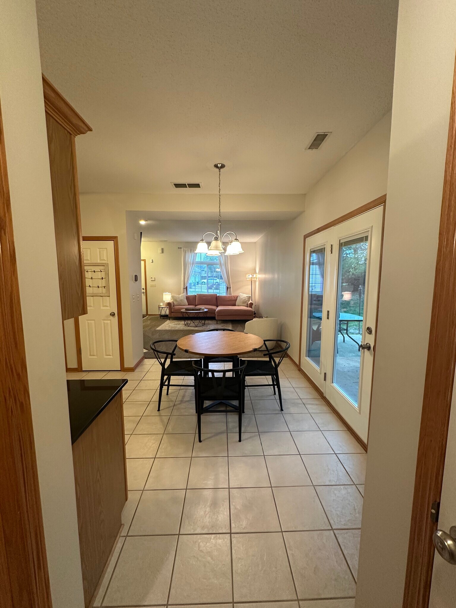 Building Photo - 2132 Ridgeview Cir