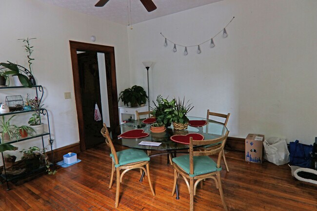 Dining room - 372 E Oakland Ave