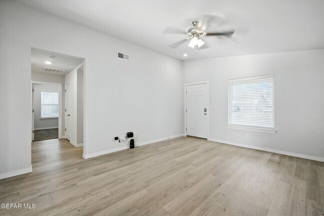 Building Photo - 1033 Candelilla St