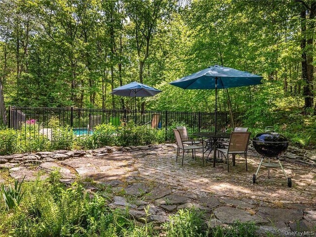 Building Photo - 74 Hilltop Rd