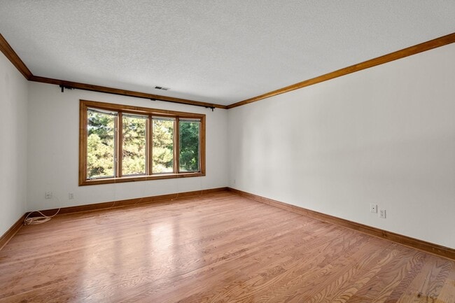 Building Photo - 1940 E Chenango Ct