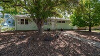 Building Photo - Fantastic 3 Bedroom, 1 level living near F...