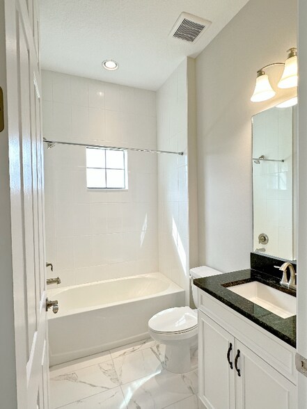 Building Photo - 10530 Meadowrun Dr