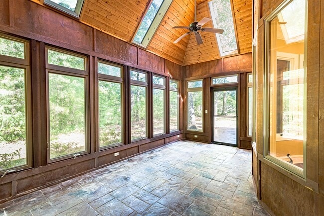 Building Photo - 21220 Gatlinburg Rd
