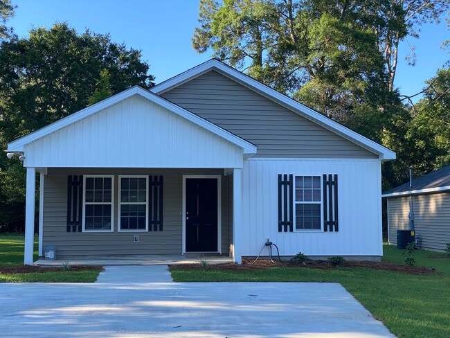 Primary Photo - 128 Branch St