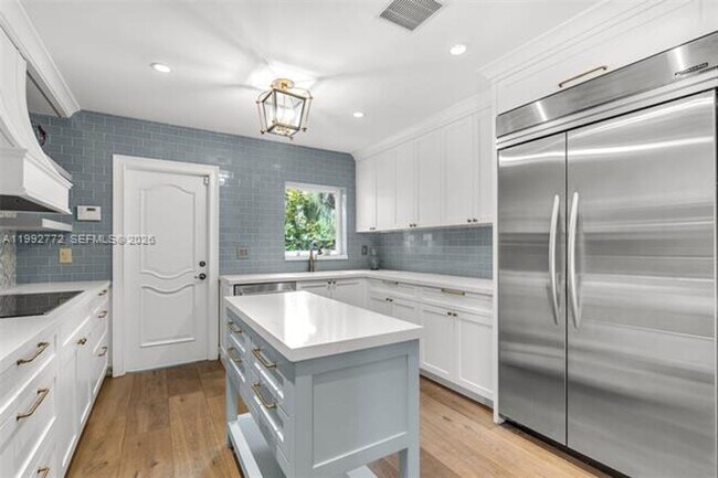 Building Photo - 1550 Taragona Dr