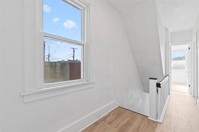 Building Photo - 314 Maplewood Ave