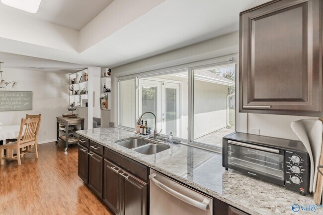 Building Photo - 1907 Waxleaf Green SE