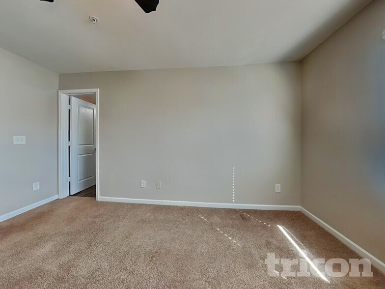 Building Photo - 11877 Fuller St