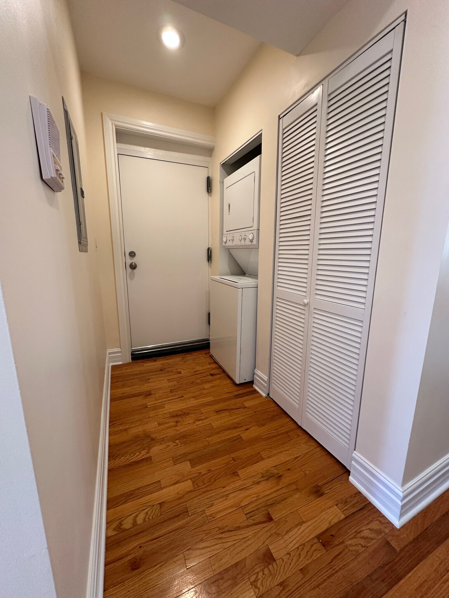 Building Photo - 6309 N Albany Ave