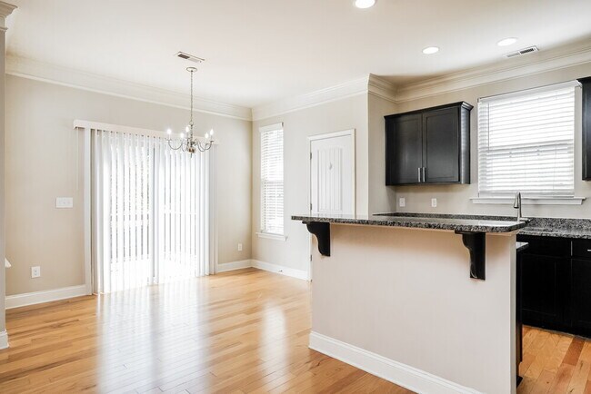 Building Photo - 170 Davelyn Ct